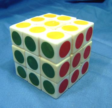 111 Round printed colors midsized white cube