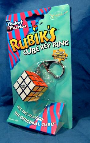 Rubik's 035 Oddzonn Keychain White op blue